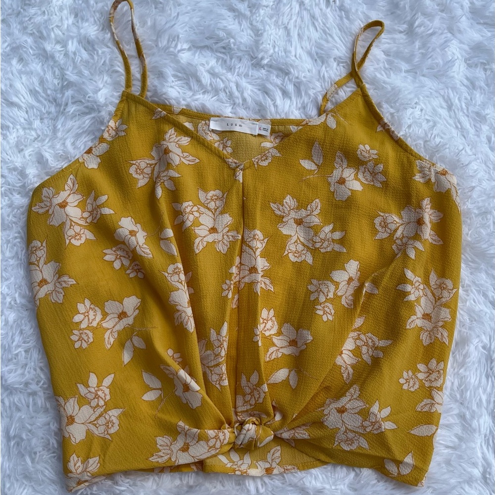 LUSH YELLOW AND CREAM FLORAL CAMI TOP. KNOT IN FRONT. SIZE L